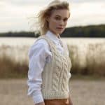 Kamizelka z alpaki handmade LA VIDA TOP biała z białą koszulą