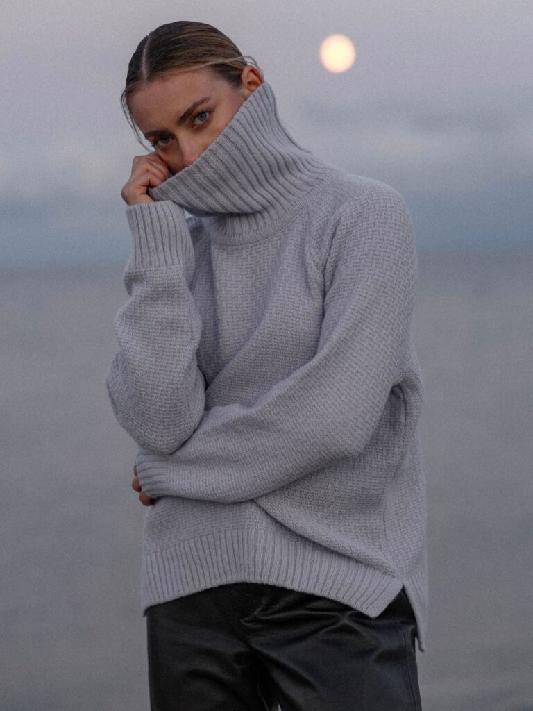 Golf wełniany ESSENTIAL No 1 błękit gołębi - OSTATNIE 2 SZTUKI!