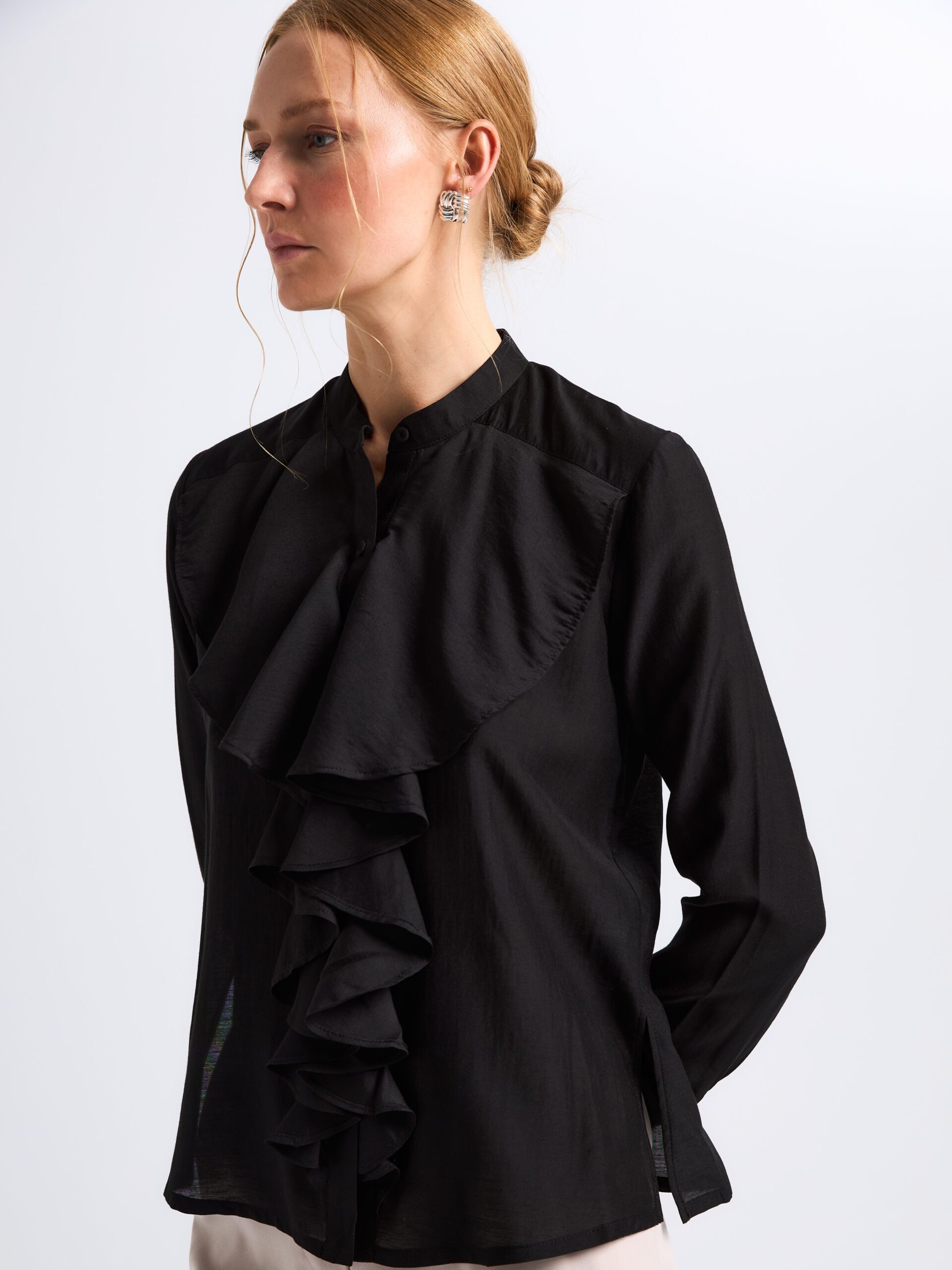 Koszula z żabotem czarna