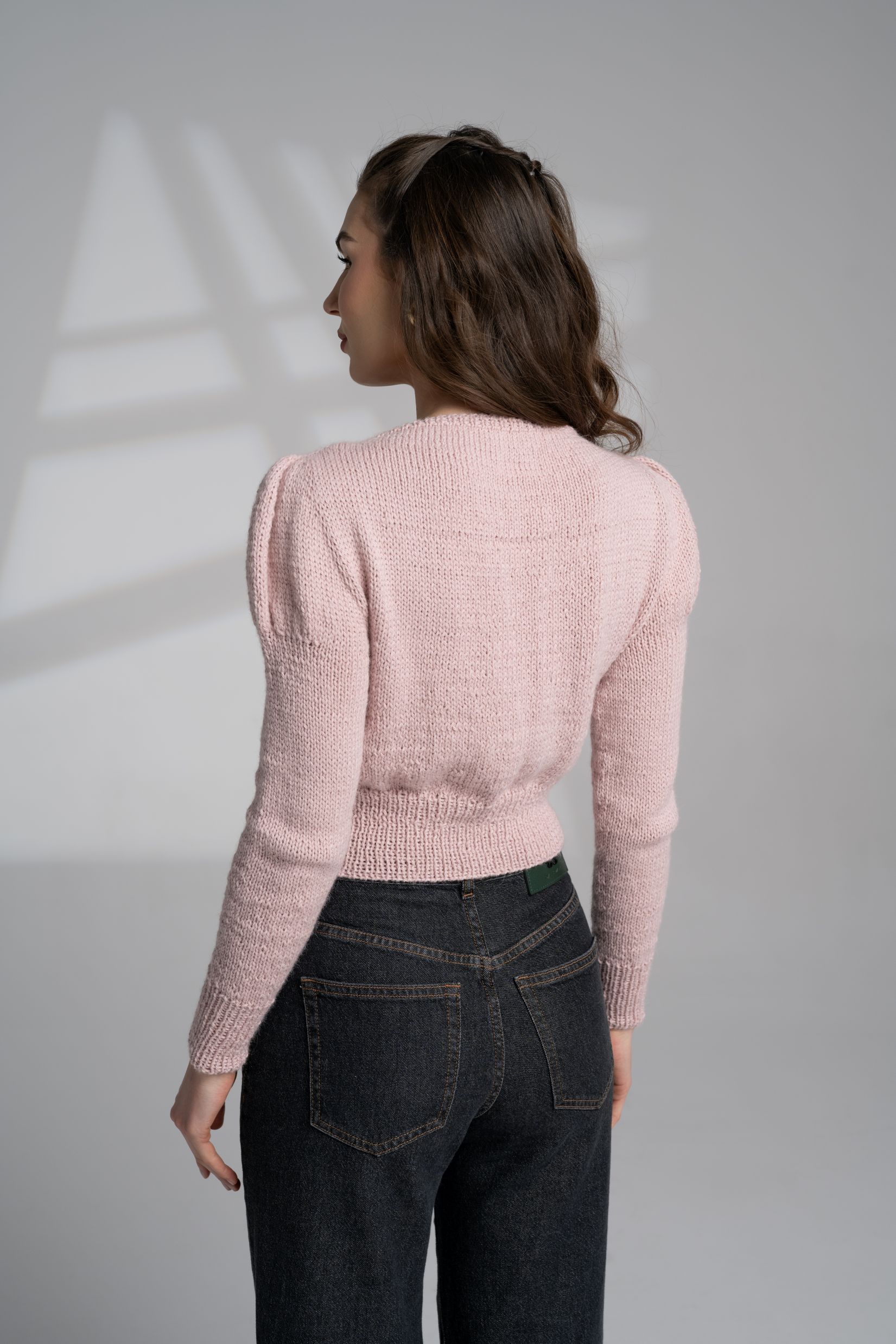 różowy kardigan z wełny alpaki w stylu lat 40-tych