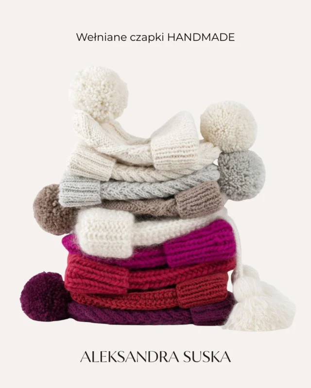 Wierzymy, że każdą, nawet niewielką, ilość przędzy można dobrze wykorzystać i dlatego rozpoczynamy dzisiaj jesienno-zimową akcję CZAPKA.  Sukcesywnie będziemy przedstawiać Wam czapki wykonane z końcówek wełny, którą mamy w swoim studio.  Czapki będą dostępne od ręki. Szczegółowe informacje o nowych egzemplarzach będą pojawiały się na naszym profilu w wyróżnionych relacjach "CZAPKI DOSTĘPNE OD RĘKI"  Jeżeli zechcesz kupić którąś z prezentowanych czapek napisz do nas na DM lub wyślij wiadomość na sklep@aleksandrasuska.pl  Śledźcie nasze relacje!  #aleksandrasuska
#craft
#luxuryhandknits
#knitwear
#zerowaste