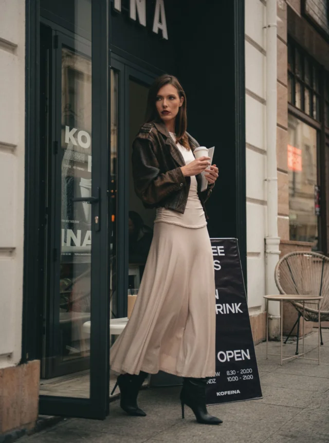 Nie daj się zaskoczyć - zawsze wyglądaj świetnie i z klasą.  Sukienka 01 z dzianiny wiskozowej.  #aleksandrasuska
#sztukakobiecegoubioru 
#oodt