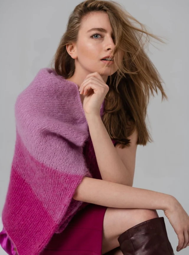 Czerpiąc z przeszłości, doskonaląc nieustannie techniki dziewiarskie, wykorzystując dzisiaj dostępne materiały, tworzym dla Ciebie niepowtarzalne ubrania i akcesoria.  #aleksandrasuska
#rzemiosło 
#slowfashion 
#ecofashion 
#polskamarka