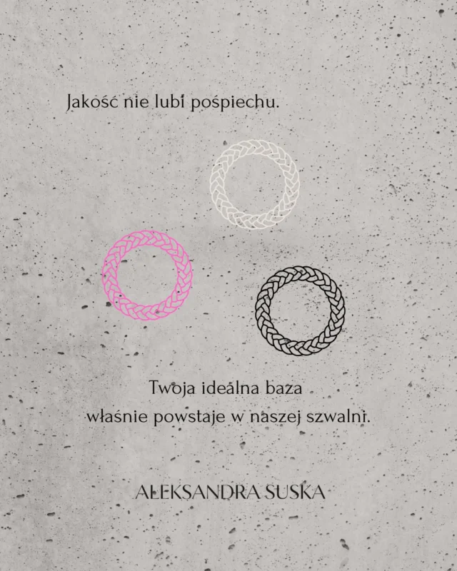 Projektowanie prostoty to największe wyzwanie.
Choć nasze T-shirty są jeszcze na stołach krawieckich, każdy szew został już zaplanowany tak, byś czuła się w nich nienagannie.
Wybraliśmy dla nich paletę, która najlepiej współgra z Twoim rytmem dnia: jasny beż, klasyczna czerń i kobiecy róż.
Bądź cierpliwa. Jakość, która zostaje na lata, jest warta każdej minuty oczekiwania.Tymczasem – który kolor wybierasz dla siebie?#aleksandrasuska
#ReadyToWear
#capsulewardrobe
#minimalizm
#klasykapremium
#comingsoon